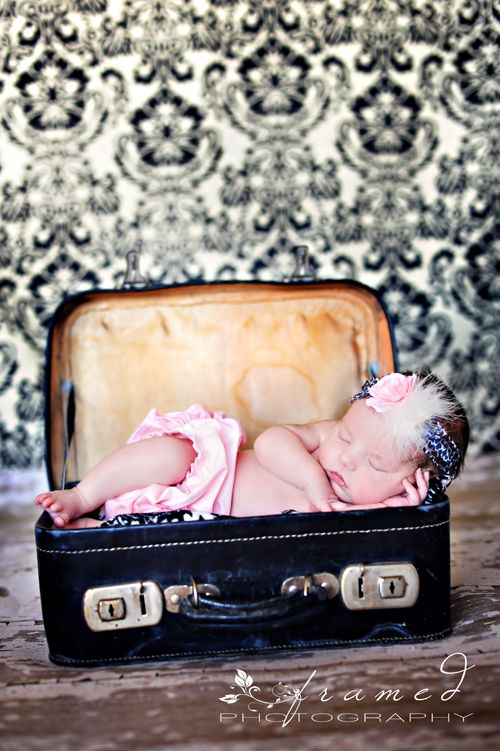 Globetrotting Mommy - Travel inspired baby photo shoot ideas